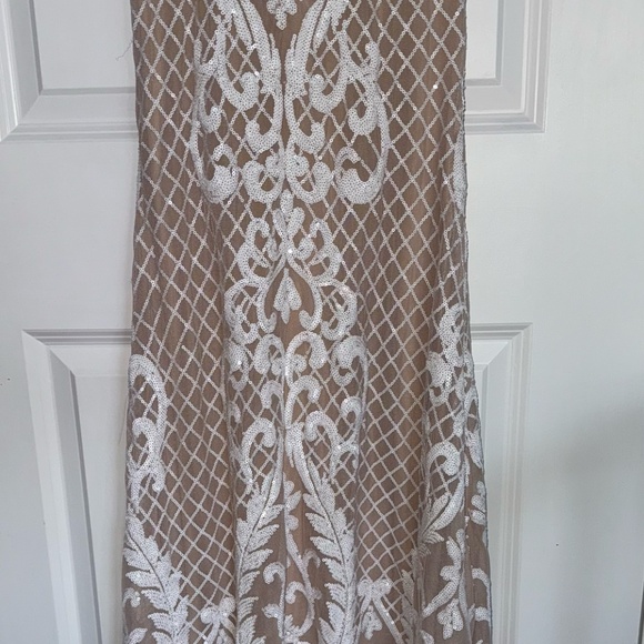 White Plunge V-Neck Gown with Floral Sequined Detailing - Picture 6 of 8